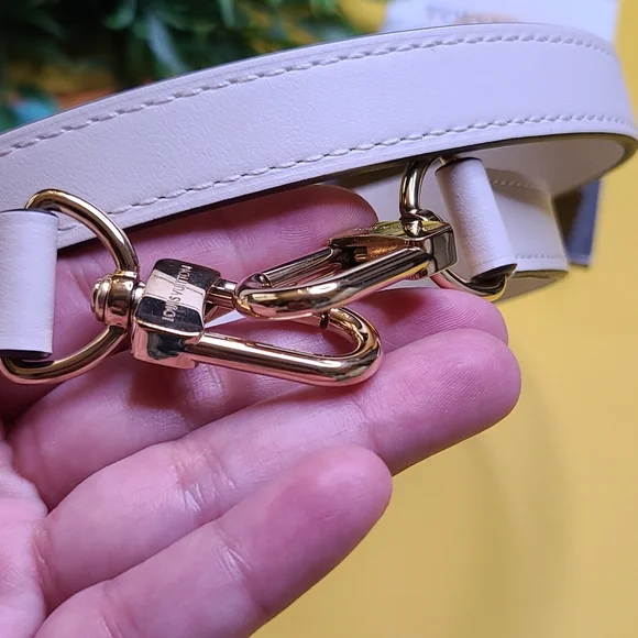 BNEW UNUSED LOUIS VUITTON OFF WHITE ADJUSTABLE CROSSBODY LEATHER STRAP GOLD HW - Picture 7 of 10